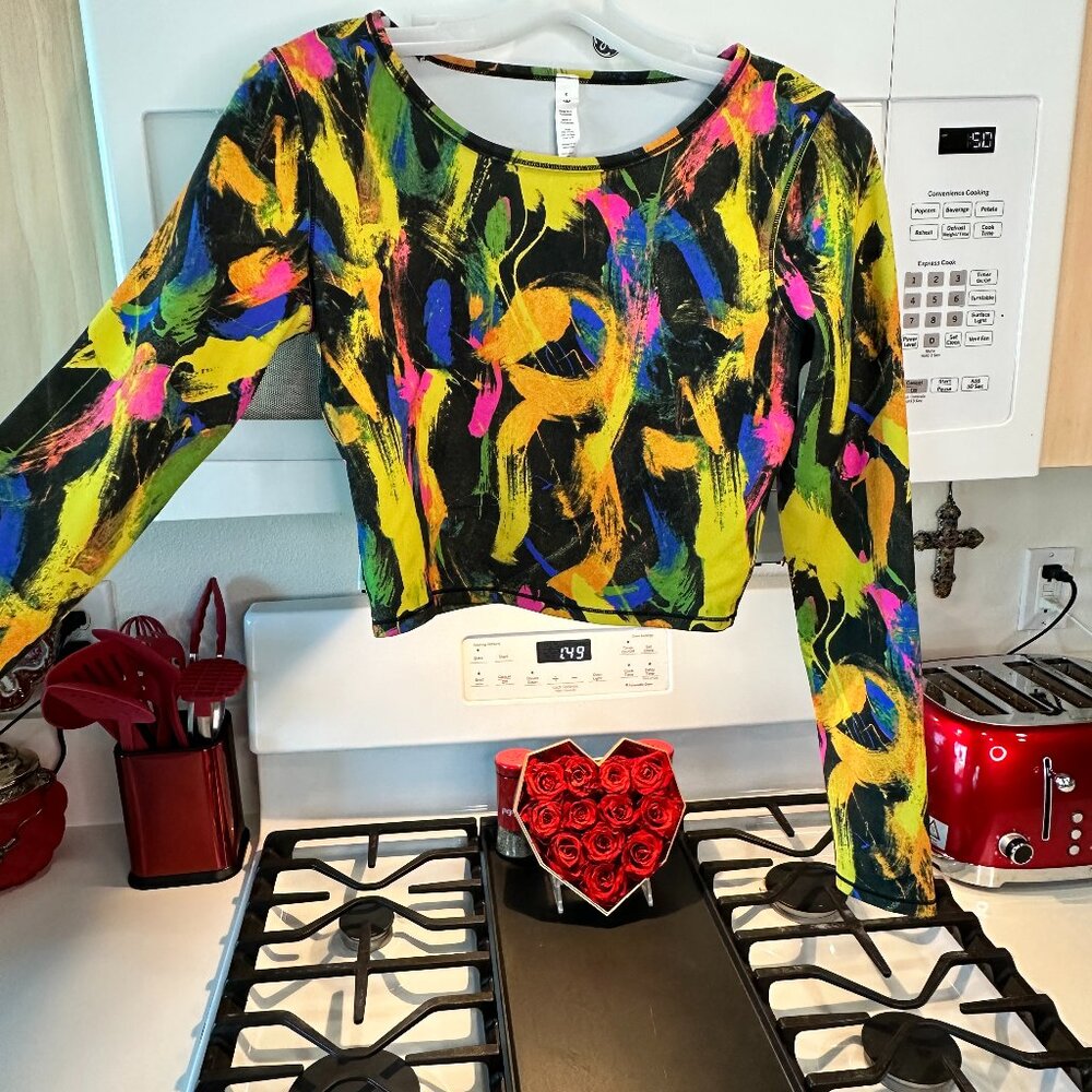 8  NEW ! cropped tank Lululemon yellow blue black long sleeved